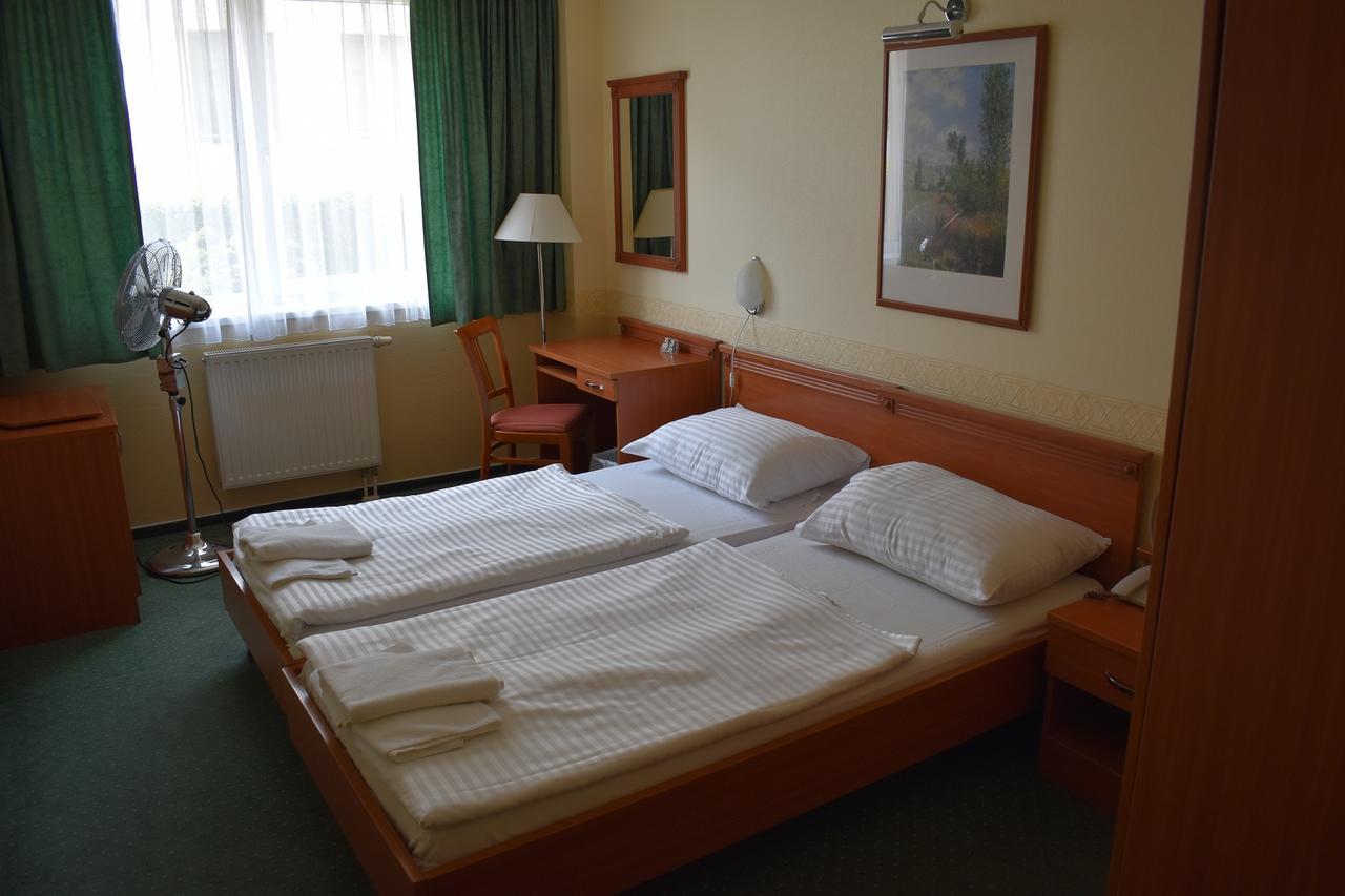 Bed and Breakfast Paprika Panzió Hegyeshalom Exterior foto