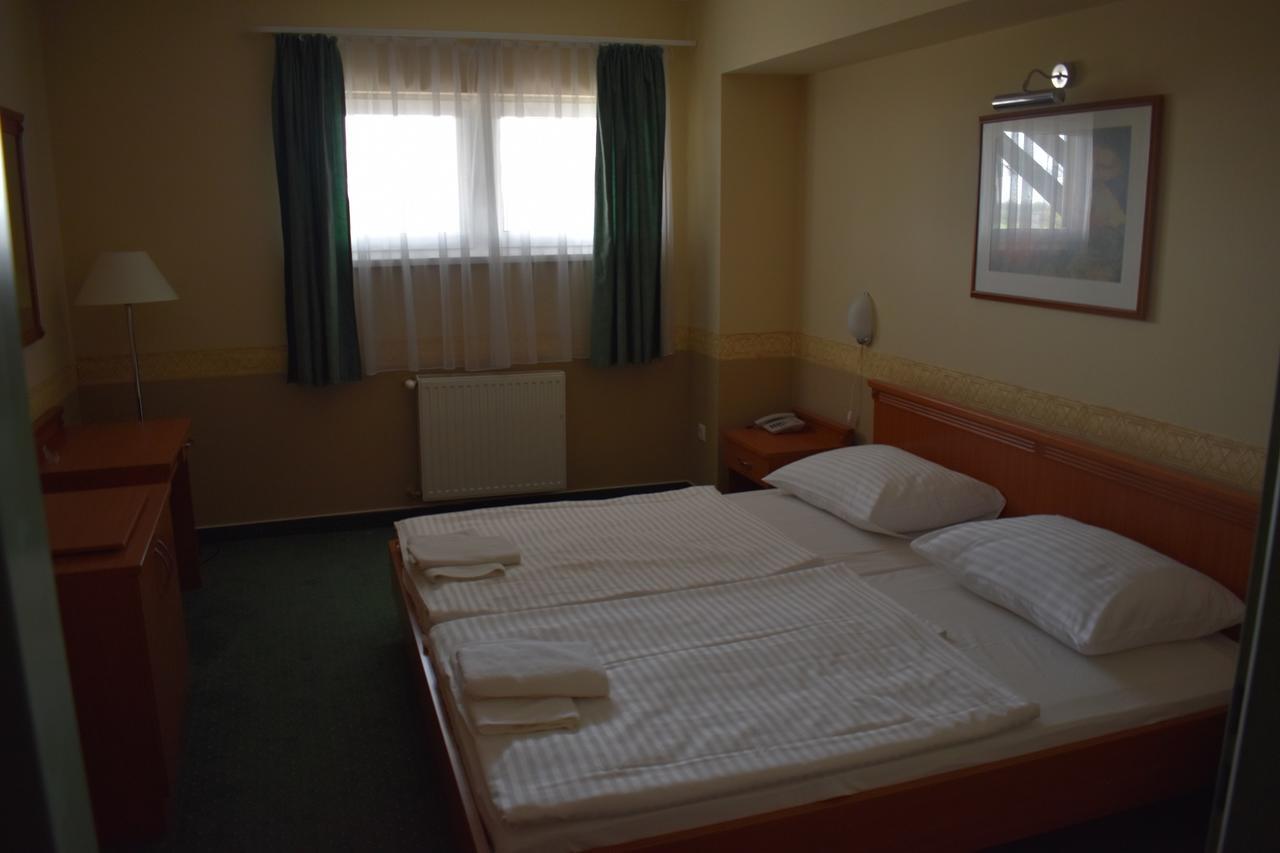 Bed and Breakfast Paprika Panzió Hegyeshalom Exterior foto