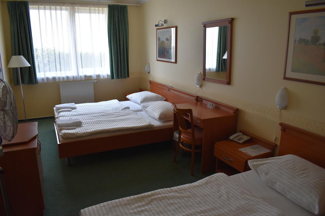 Bed and Breakfast Paprika Panzió Hegyeshalom Exterior foto